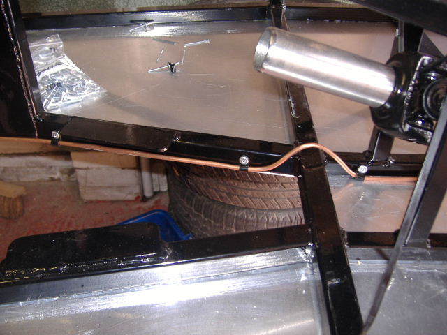 Rescued attachment Brake line to rear 02.JPG